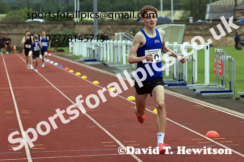 Boys 800 metres, 2025 Northumberland Schools Track and Fields, Wentworth, Hexham. Photo: David T. Hewitson/Sports for All Pics